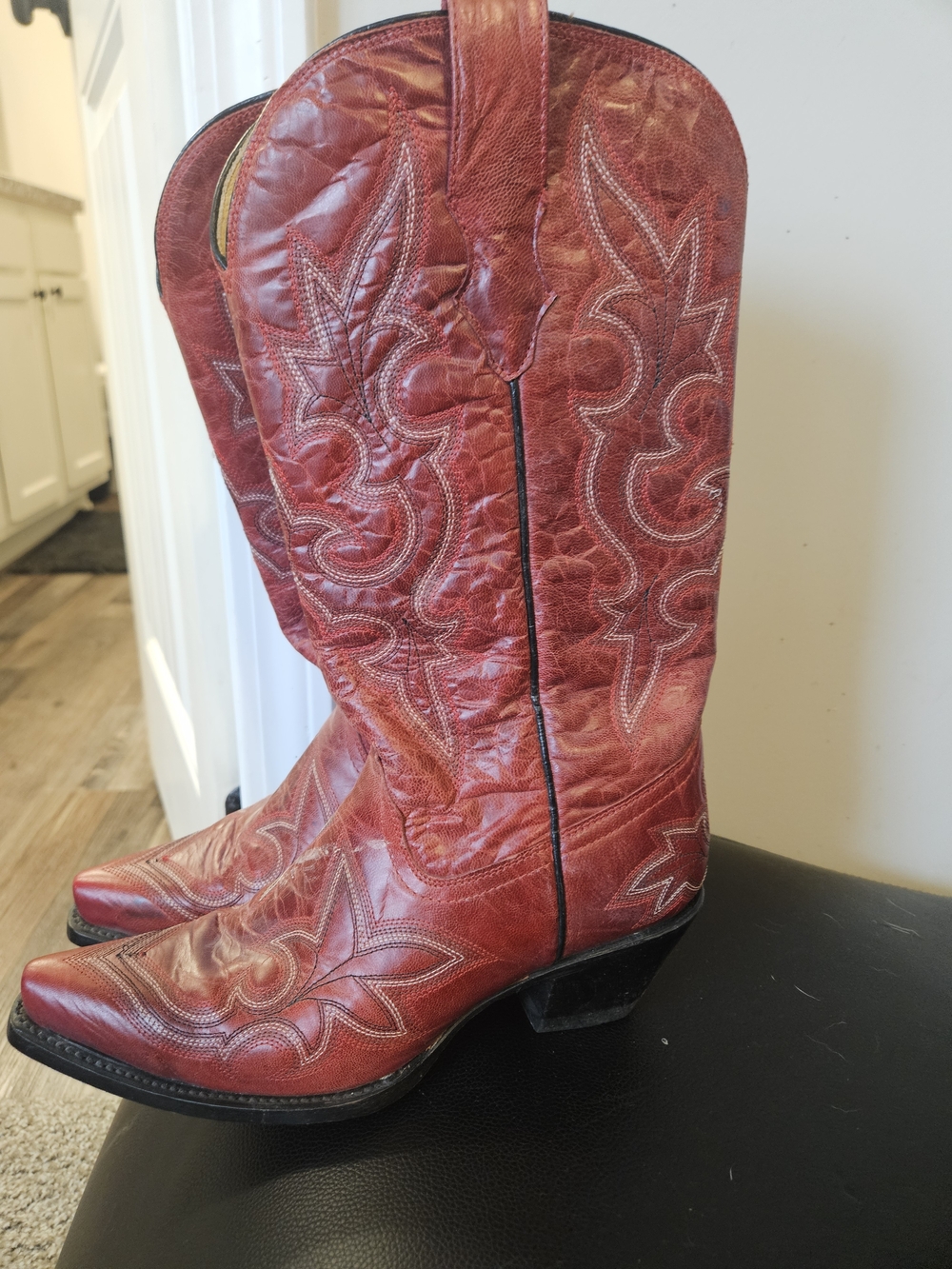 Red Embroidered Leather Cowboy Boots By Corral Boots. Sz 8